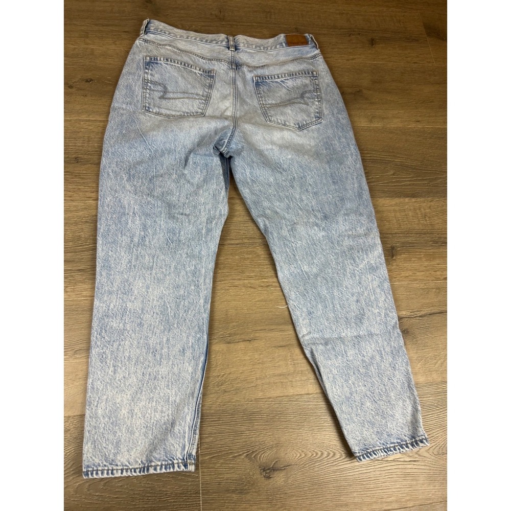 American Eagle Mom Jeans Light‎ Acid Wash Distressed High Rise Size 10 Short - Picture 12 of 13